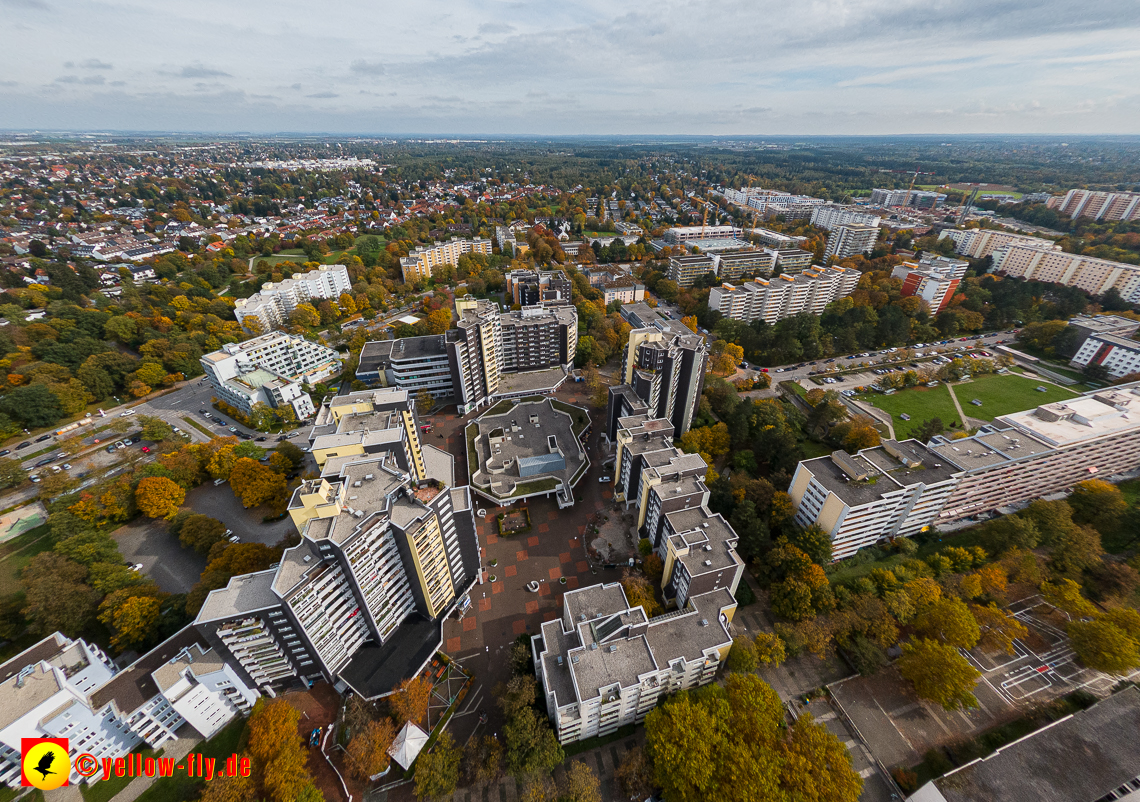 13.10.2022 - Marx-Zenrtum am Karl-Marx-Ring in Neuperlach